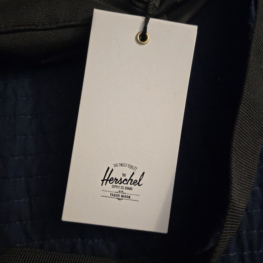 Herschel Supply Company Seventeen Hip Pack Black And White NWT 102025 - Picture 6 of 7